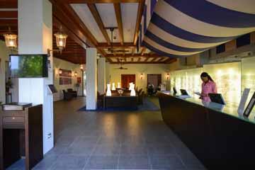lobby and front desk.jpg