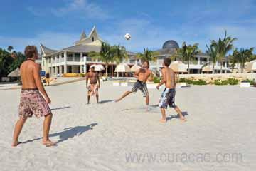 beach_activity_zest_guys_playing_football_on_the_beach_having_fun_curaçao (12).jpg