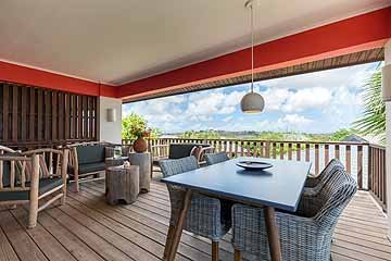 morena resort - stills - lowres-72.jpg