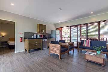 morena resort - stills - lowres-35.jpg