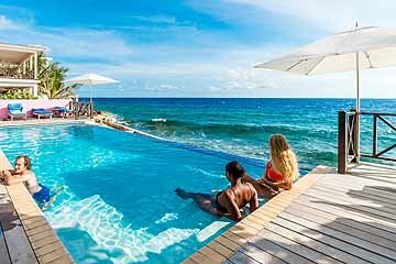 scuba-lodge-infinity-pool_48016796738_o.jpg