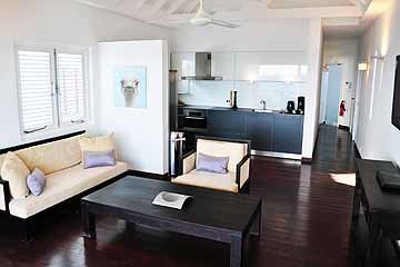 2-bedroom-apartment-with-ocean-view_34060809484_o.jpg