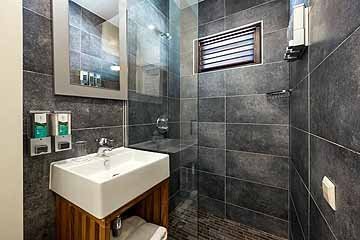 2023_lionsappt_bathroom_4-768x513.jpeg.jpg
