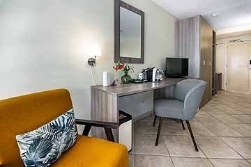 2023_resortviewrm_bedroom_3-768x513.jpg