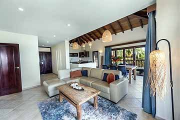 2023_penthouse_living_2-768x513.jpg